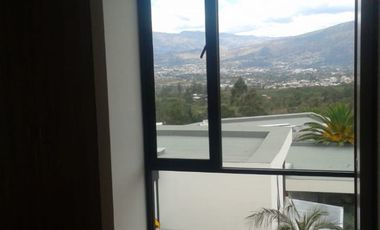 Renta de Casa de 3 Dormitorios, Sector Nayón, Ecuador