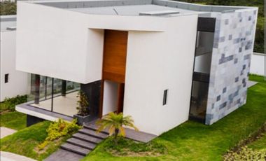 Renta de Casa de 3 Dormitorios, Sector Nayón, Ecuador