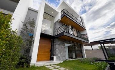 Renta de Casa de 3 Dormitorios, Sector Nayón, Ecuador