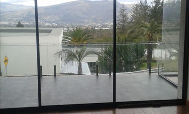 Renta de Casa de 3 Dormitorios, Sector Nayón, Ecuador