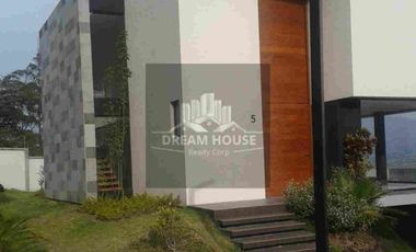 Renta de Casa de 3 Dormitorios, Sector Nayón, Ecuador