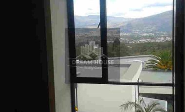 Renta de Casa de 3 Dormitorios, Sector Nayón, Ecuador