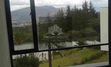 Renta de Casa de 3 Dormitorios, Sector Nayón, Ecuador
