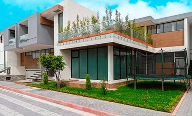 Venta de Casa de 4 Dormitorios, Sector Cumbayá, Ecuador