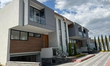 Venta de Casa de 4 Dormitorios, Sector Cumbayá, Ecuador