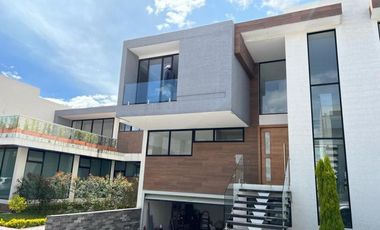 Venta de Casa de 4 Dormitorios, Sector Cumbayá, Ecuador