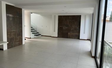 Venta de Casa de 4 Dormitorios, Sector Cumbayá, Ecuador