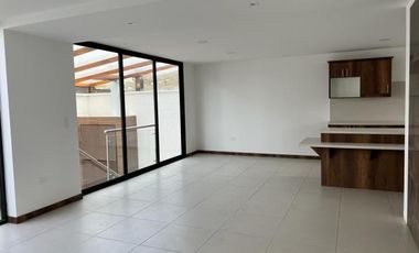 Venta de Casa de 4 Dormitorios, Sector Cumbayá, Ecuador