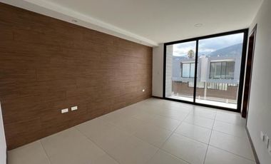 Venta de Casa de 4 Dormitorios, Sector Cumbayá, Ecuador