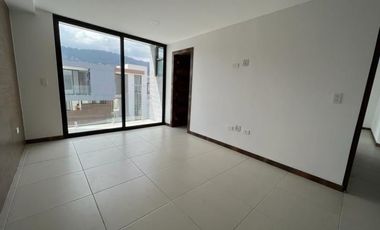 Venta de Casa de 4 Dormitorios, Sector Cumbayá, Ecuador