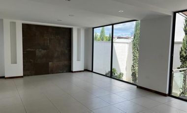 Venta de Casa de 4 Dormitorios, Sector Cumbayá, Ecuador