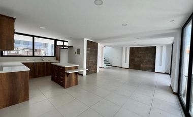 Venta de Casa de 4 Dormitorios, Sector Cumbayá, Ecuador