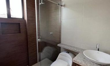 Venta de Casa de 4 Dormitorios, Sector Cumbayá, Ecuador