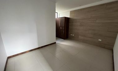 Venta de Casa de 4 Dormitorios, Sector Cumbayá, Ecuador