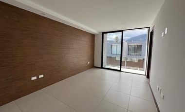 Venta de Casa de 4 Dormitorios, Sector Cumbayá, Ecuador