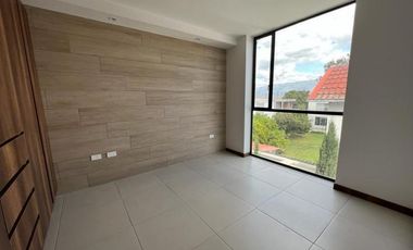 Venta de Casa de 4 Dormitorios, Sector Cumbayá, Ecuador