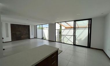 Venta de Casa de 4 Dormitorios, Sector Cumbayá, Ecuador