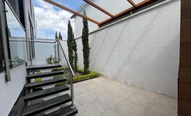 Venta de Casa de 4 Dormitorios, Sector Cumbayá, Ecuador