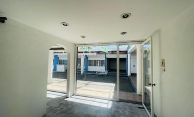 LOCALES COMERCIALES EN RENTA - PLAZA EL ARENAL- PASEO SAN ISIDRO EN SANTA CRUZ METEPEC ESTADO DE MEXICO