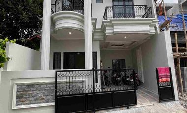 Rumah 2 lantai nuansa Eropa Murah banget