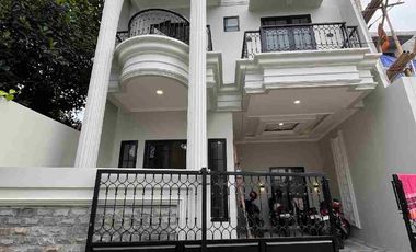Rumah 2 lantai nuansa Eropa Murah banget