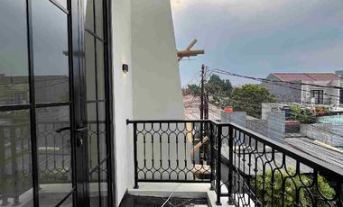 Rumah 2 lantai nuansa Eropa Murah banget