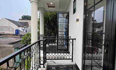Rumah 2 lantai nuansa Eropa Murah banget