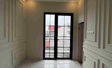 Rumah 2 lantai nuansa Eropa Murah banget