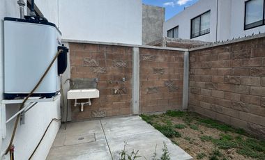 CASA EN RENTA EN LUGANO RESIDENCIAL