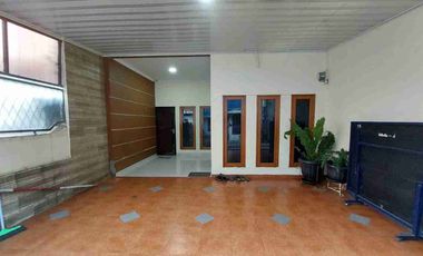 Turun harga Rumah 2 Lantai Perumnas dekat Samsat Depok