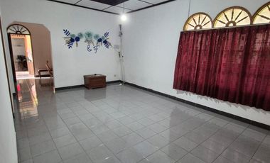 Rumah Nyaman Halaman Luas di Ciganitri Dekat ke Tol Buah Batu