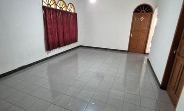 Rumah Nyaman Halaman Luas di Ciganitri Dekat ke Tol Buah Batu