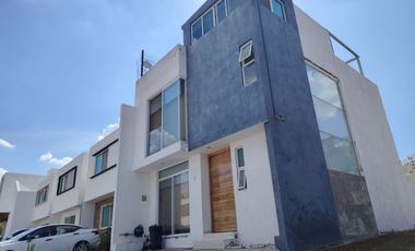 Casa en venta de oportunidad en Senderos de Monteverde 17 Coto 5A