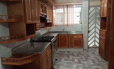 RENTA CASA EN BOULEVARES NAUCALPAN, CERCA DE WALMART EXPRESS