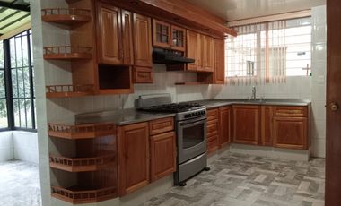 RENTA CASA EN BOULEVARES NAUCALPAN, CERCA DE WALMART EXPRESS