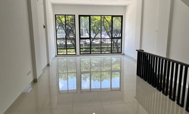 Disewa Ruko 3 Lantai Rapi Ramai di BSD, Tangerang Selatan