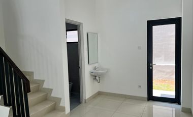 Disewa Ruko 3 Lantai Rapi Ramai di BSD, Tangerang Selatan