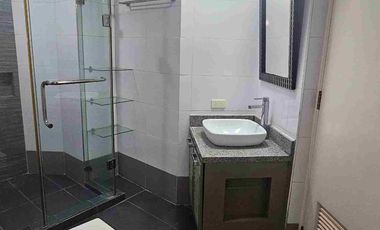 FOR SALE: 1BR with parking at Renaissance 2000, Meralco Ave Pasig