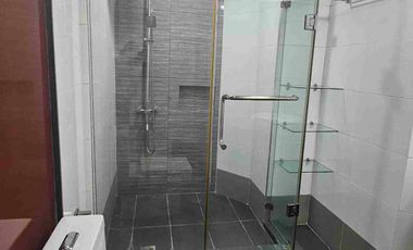 FOR SALE: 1BR with parking at Renaissance 2000, Meralco Ave Pasig