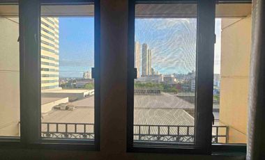 FOR SALE: 1BR with parking at Renaissance 2000, Meralco Ave Pasig