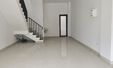 Disewakan Ruko 3 Lantai Rapi Siap Pakai di BSD