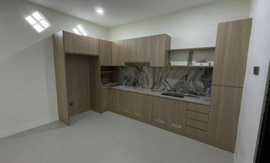 Dijual/ Disewakan Rumah Baru Renov 2 Lantai Di Utan Kayu Matraman Jakarta Timur