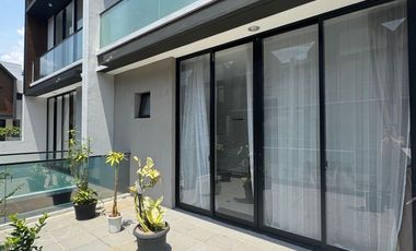 Rumah Modern Osaka Residences PIK 2 6x10 3+1KT Semi Furnished