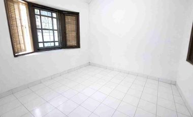 Premium Location! Rumah Hook Di Cakra, Cinere - Luas Tanah Besar