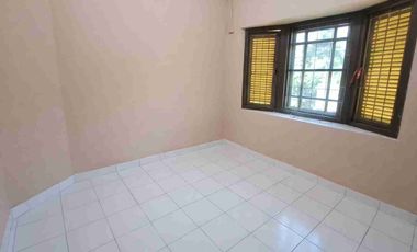 Premium Location! Rumah Hook Di Cakra, Cinere - Luas Tanah Besar