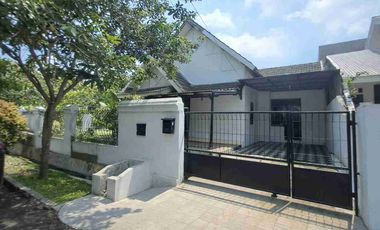 Premium Location! Rumah Hook Di Cakra, Cinere - Luas Tanah Besar