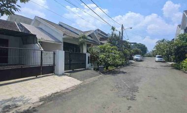 Premium Location! Rumah Hook Di Cakra, Cinere - Luas Tanah Besar