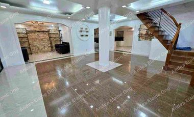 Newly renovated House with Hot tub & Sauna