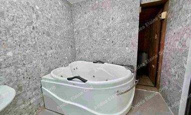 Newly renovated House with Hot tub & Sauna