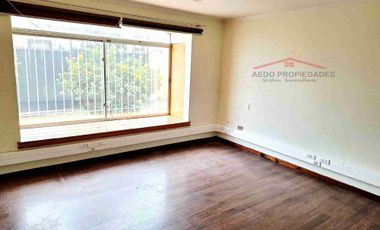 Se Arrienda Linda y Amplia Casa con destino Administrativo en pleno centro de Quillota.